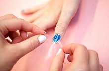 Pintar V Bicolor na Unha - passo 3